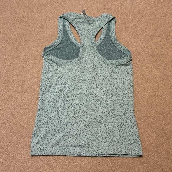 Athleta Momentum SeamlessTank - Picture 2 of 4